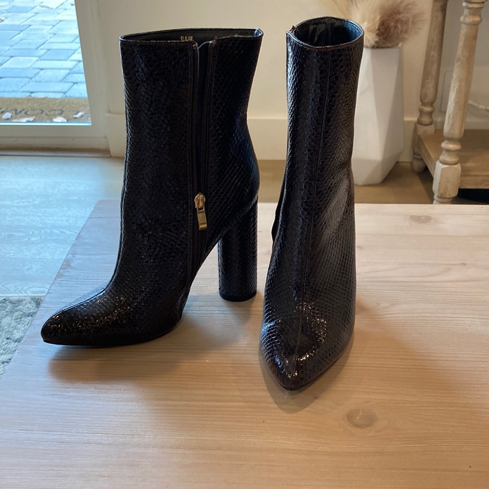 Brown/black textured booties/boots